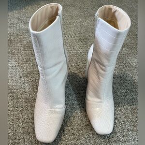 Lulus short light pink booties